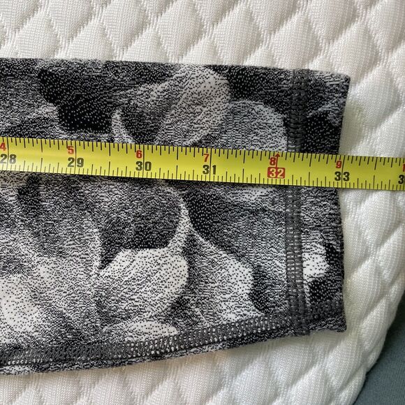 Athleta Floral $109 Elation Textured Stretch Tight Leggings Pants 7/8 Size M - Picture 10 of 11